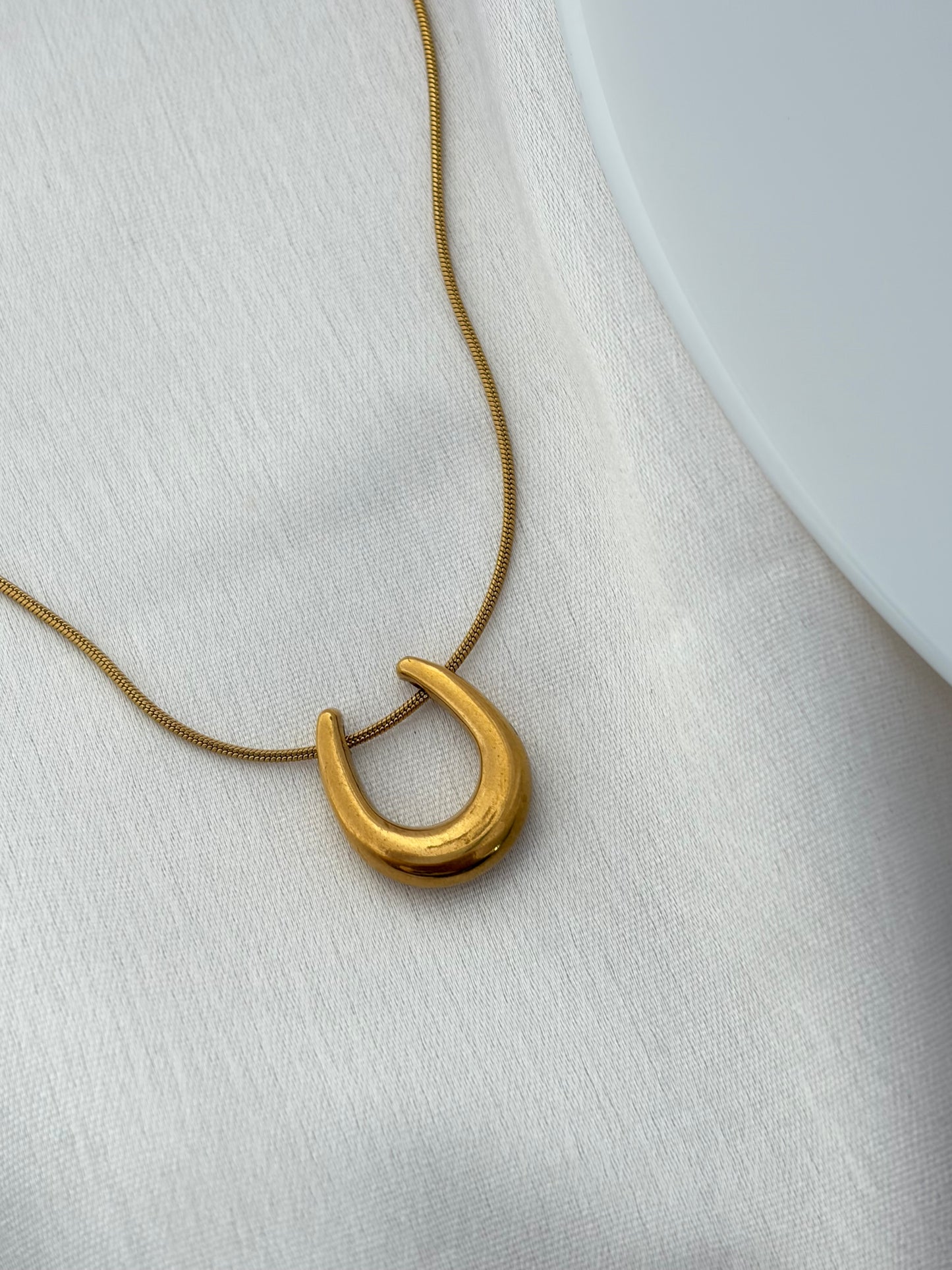 Anti-Tarnish Gold Horseshoe Necklace